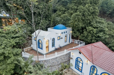 Santorini Villa – Mirabella Mountain Retreat